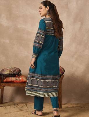 Women Printed Regular Pure Cotton Kurta with Trousers 4