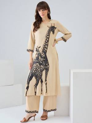 Women Animal Printed Regular Kurta with Trousers 1