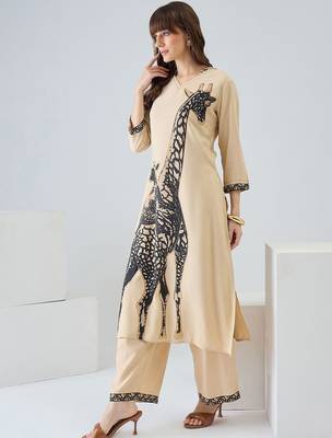 Women Animal Printed Regular Kurta with Trousers 4