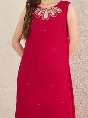 Women Solid Embroidered Kurta with Trousers 3
