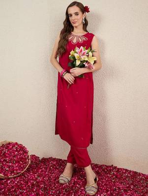 Women Solid Embroidered Kurta with Trousers 6
