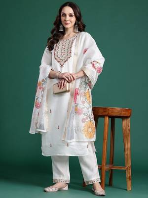 Floral Embroidered Thread Work Kurta With Trousers & Dupatta 8