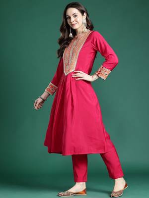 Ethnic Motifs Embroidered Kurta with Trousers 5