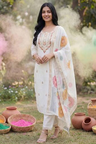 Women Floral Embroidered Kurta with Trousers & Dupatta