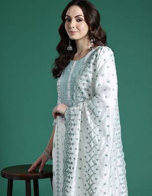 Ethnic Motifs Embroidered Kurta with Trousers & Dupatta 1