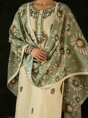 Women Floral Embroidered Regular Thread Work Kurta with Trousers & With Dupatta 3