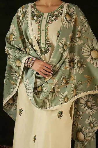 Women Floral Embroidered Regular Thread Work Kurta with Trousers & With Dupatta