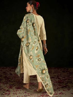 Women Floral Embroidered Regular Thread Work Kurta with Trousers & With Dupatta 4