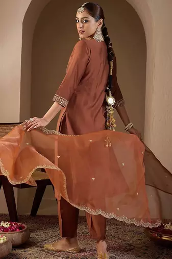 Women Ethnic Motifs Embroidered Regular Liva Kurta with Trousers & With Dupatta