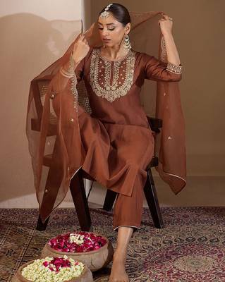 Women Ethnic Motifs Embroidered Regular Liva Kurta with Trousers & With Dupatta 6