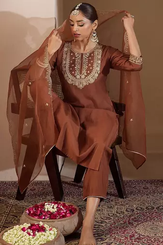 Women Ethnic Motifs Embroidered Regular Liva Kurta with Trousers & With Dupatta