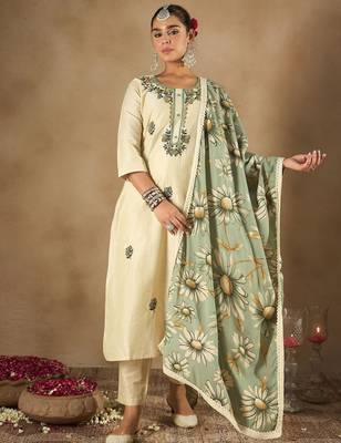 Floral Embroidered U-Neck Straight Kurta With Trousers And Dupatta 2