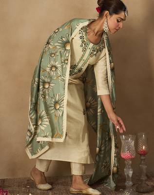 Floral Embroidered U-Neck Straight Kurta With Trousers And Dupatta 4