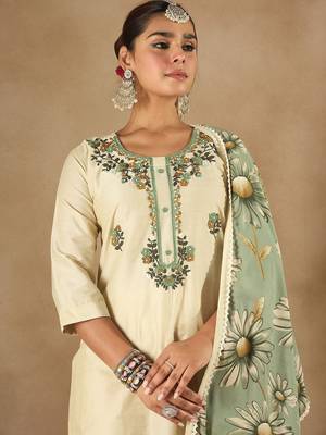 Floral Embroidered U-Neck Straight Kurta With Trousers And Dupatta 6