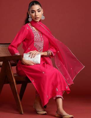 Ethnic Motifs Embroidered Sequinned Kurta With Trousers & Dupatta 1