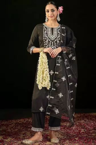 Ethnic Motifs Embroidered Gotta Patti Straight Kurta with Trousers & Dupatta