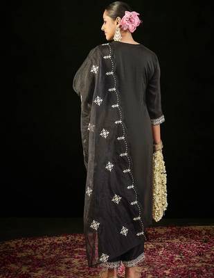 Ethnic Motifs Embroidered Gotta Patti Straight Kurta with Trousers & Dupatta 2