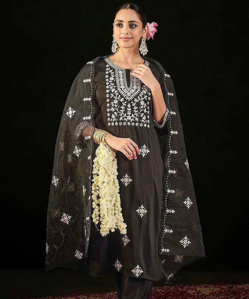 Ethnic Motifs Embroidered Gotta Patti Straight Kurta with Trousers & Dupatta