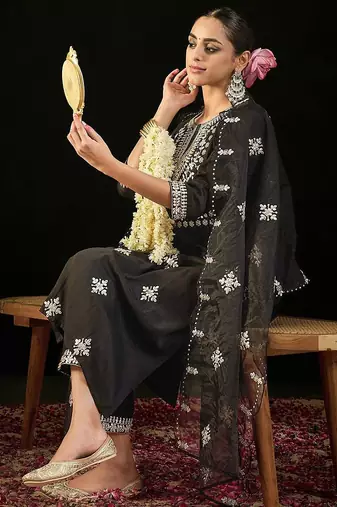 Ethnic Motifs Embroidered Gotta Patti Straight Kurta with Trousers & Dupatta