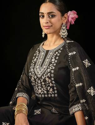 Ethnic Motifs Embroidered Gotta Patti Straight Kurta with Trousers & Dupatta 6
