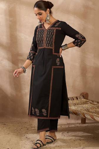 Women Ethnic Motifs Embroidered Pleated Thread Work Pure Cotton Kurta with Trousers