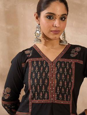 Women Ethnic Motifs Embroidered Pleated Thread Work Pure Cotton Kurta with Trousers 3