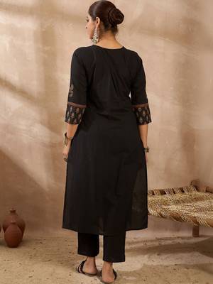 Women Ethnic Motifs Embroidered Pleated Thread Work Pure Cotton Kurta with Trousers 4