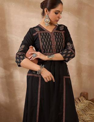 Women Ethnic Motifs Embroidered Pleated Thread Work Pure Cotton Kurta with Trousers 5