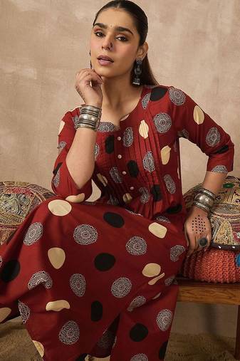 Women Ethnic Motifs Printed Pleated Pure Cotton Kurta with Trousers