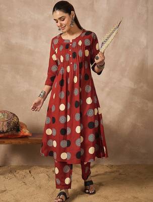 Women Ethnic Motifs Printed Pleated Pure Cotton Kurta with Trousers 2