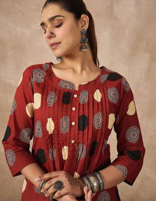 Women Ethnic Motifs Printed Pleated Pure Cotton Kurta with Trousers 3