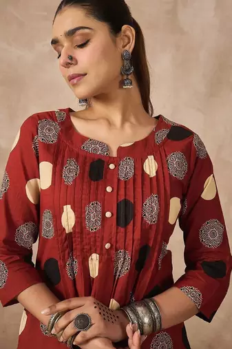 Women Ethnic Motifs Printed Pleated Pure Cotton Kurta with Trousers
