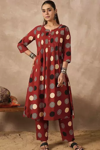 Women Ethnic Motifs Printed Pleated Pure Cotton Kurta with Trousers