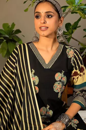 Women Floral Printed Regular Pure Cotton Kurta with Trousers & With Dupatta
