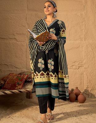 Women Floral Printed Regular Pure Cotton Kurta with Trousers & With Dupatta 2