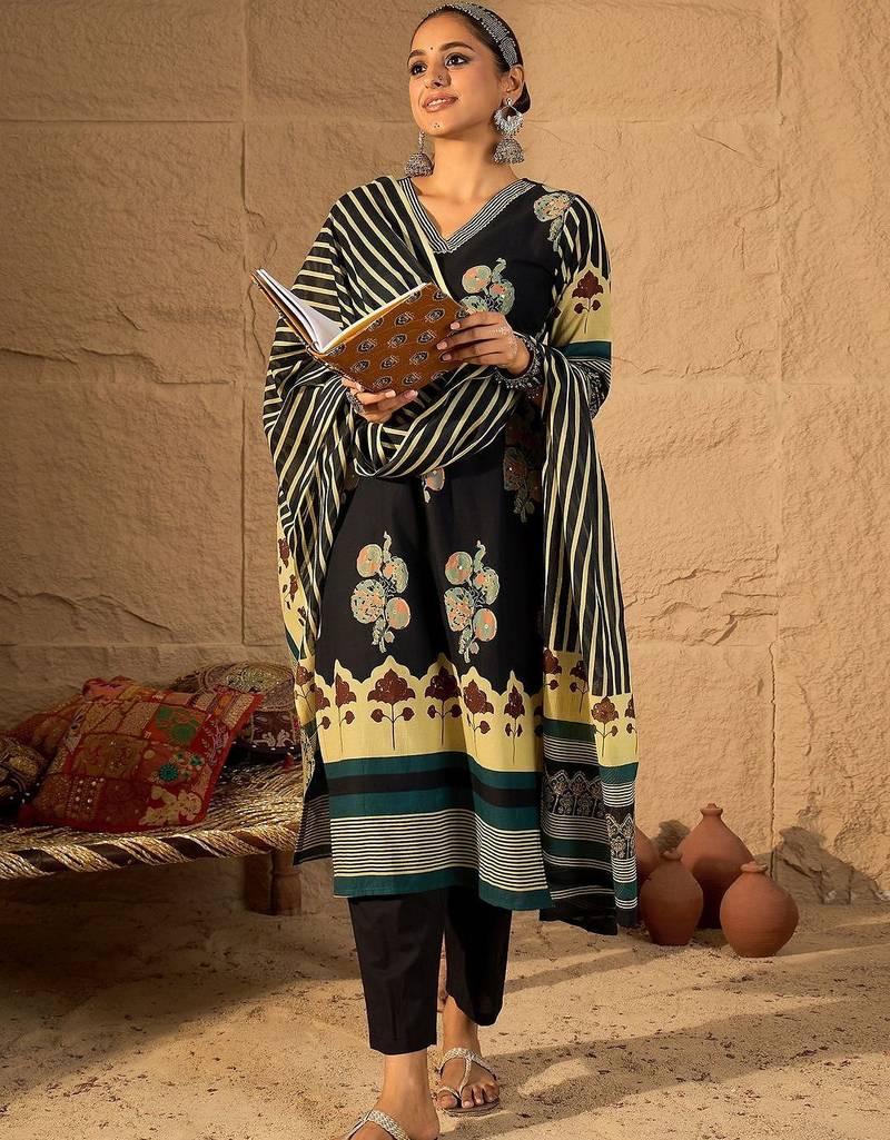 Women Floral Printed Regular Pure Cotton Kurta with Trousers & With Dupatta
