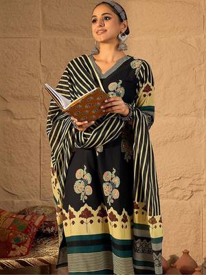 Women Floral Printed Regular Pure Cotton Kurta with Trousers & With Dupatta 7