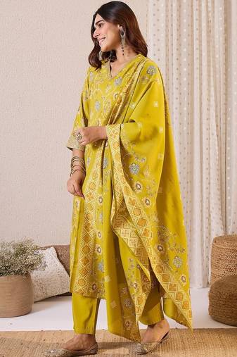 Women Floral Printed Kurta with Trousers & Dupatta