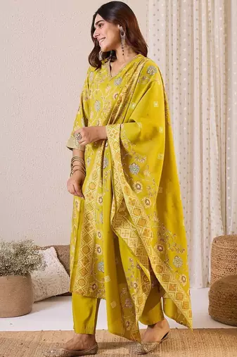 Women Floral Printed Kurta with Trousers & Dupatta