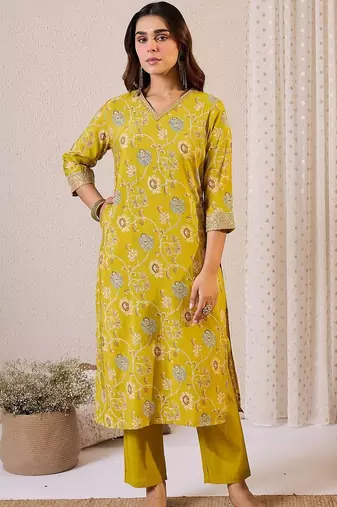 Women Floral Printed Kurta with Trousers & Dupatta
