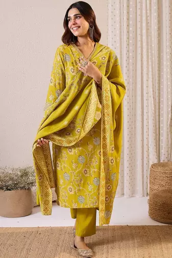 Women Floral Printed Kurta with Trousers & Dupatta