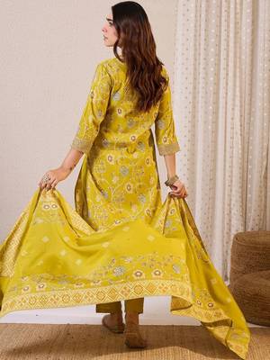 Women Floral Printed Kurta with Trousers & Dupatta 6