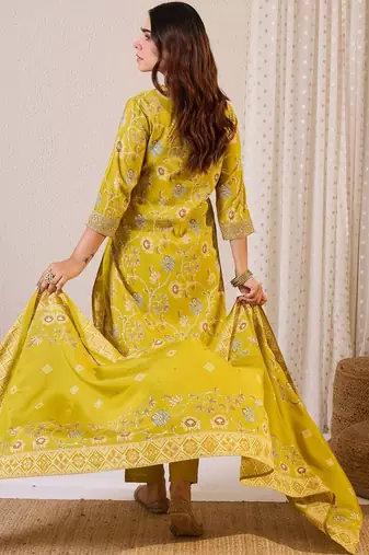 Women Floral Printed Kurta with Trousers & Dupatta