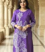 Women Floral Embroidered Kurta with Trousers