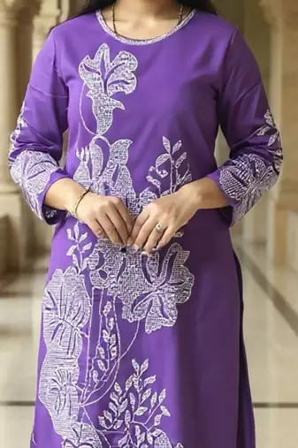 Women Floral Embroidered Kurta with Trousers
