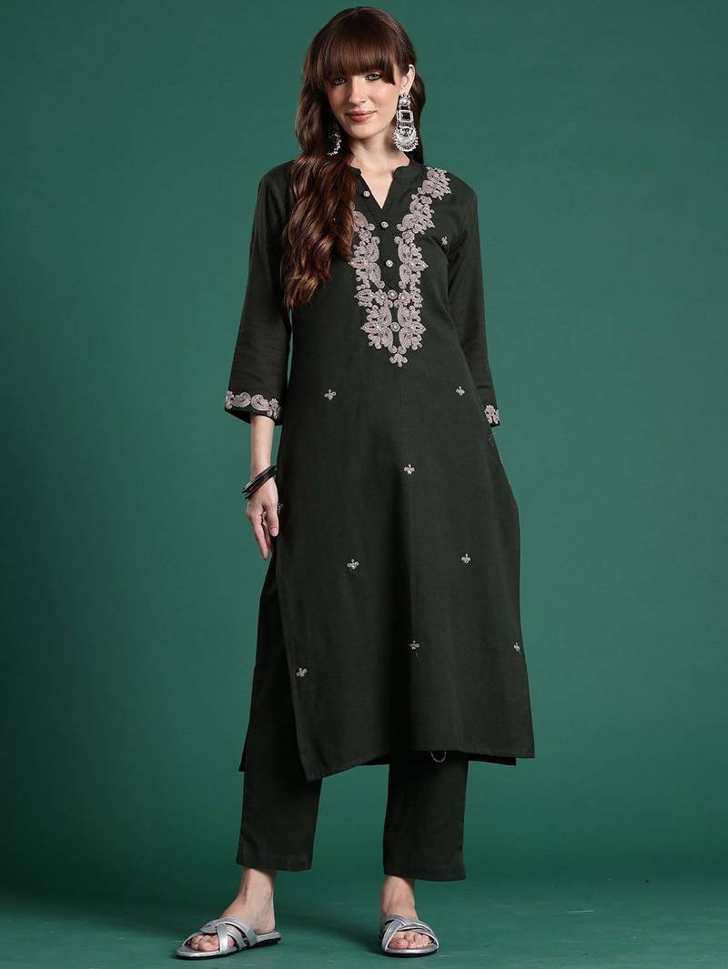 Women Floral Embroidered Cotton Kurta with Trousers