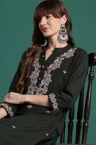 Women Floral Embroidered Cotton Kurta with Trousers