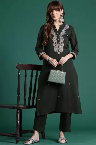 Women Floral Embroidered Cotton Kurta with Trousers