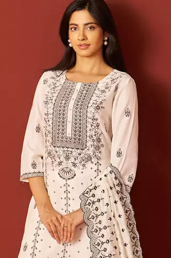Women Floral Embroidered Kurta with Trousers & Dupatta
