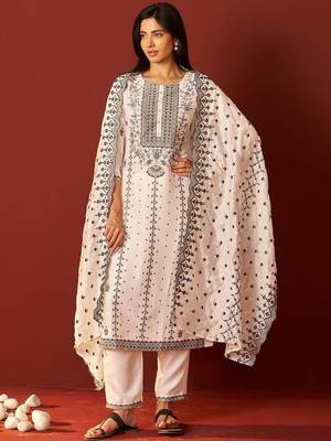Women Floral Embroidered Kurta with Trousers & Dupatta 2